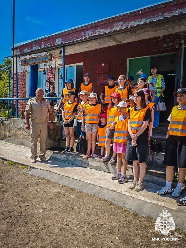 В Рославле дети учились безопасности у воды В Рославле дети учились безопасности у воды
