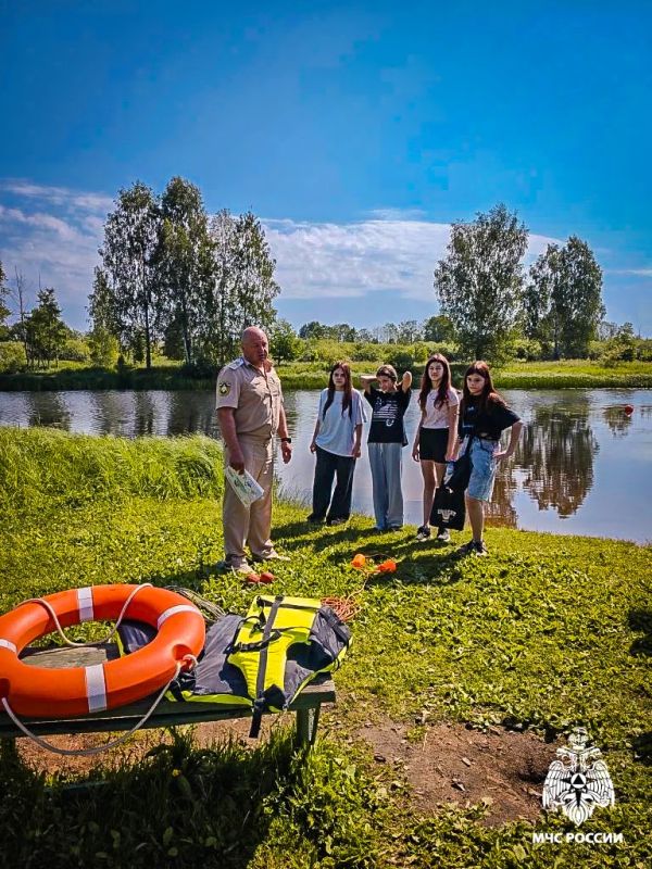 В Рославле дети учились безопасности у воды В Рославле дети учились безопасности у воды