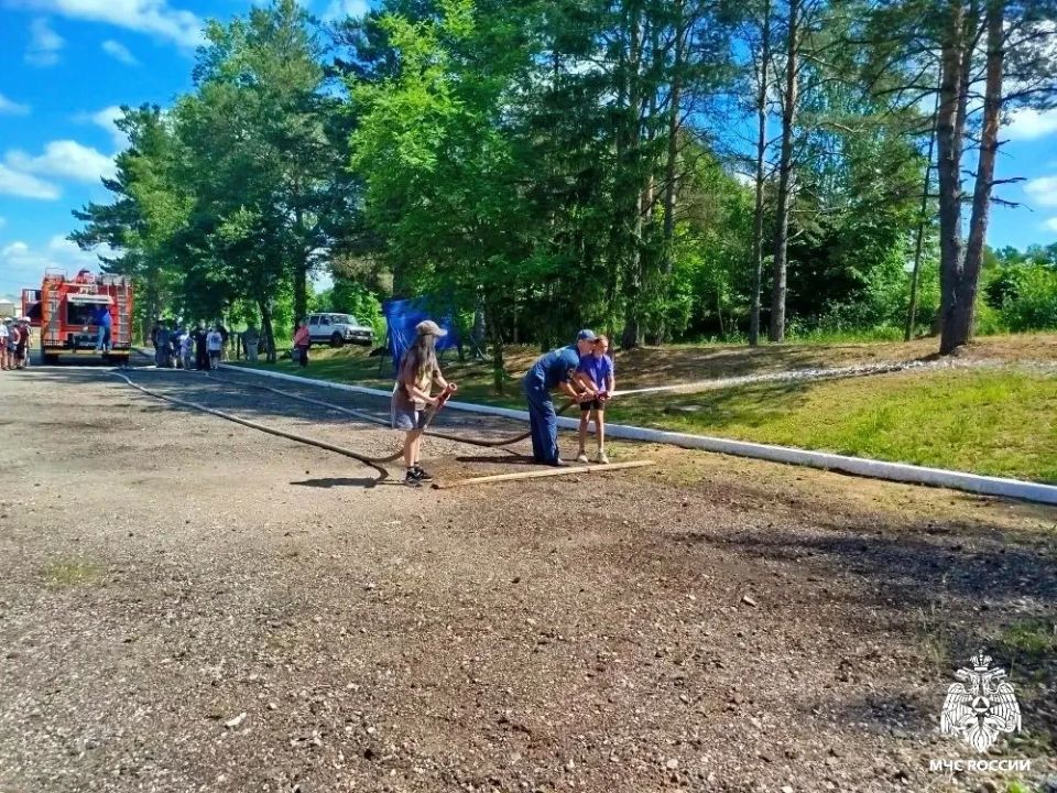Эмоции на полную мощность. В самый разгар летних каникул, когда учебники убраны на дальнюю полку, ребята из Шумячской школы имени В.Ф Эмоции на полную мощность. В самый разгар летних каникул, когда учебники убраны на дальнюю полку, ребята из Шумячской школы имени В.Ф