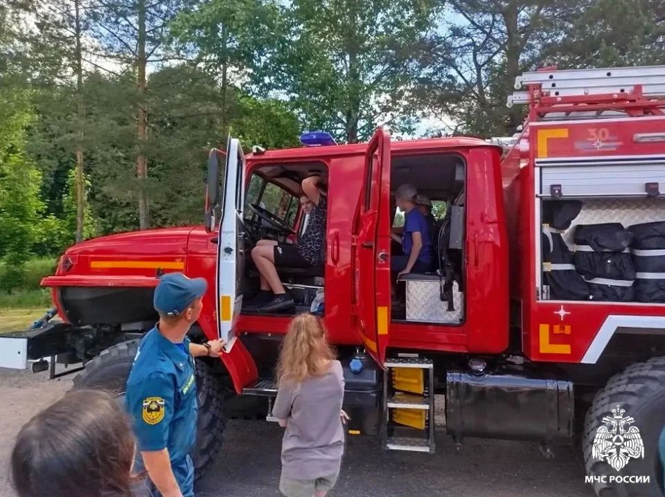 Эмоции на полную мощность. В самый разгар летних каникул, когда учебники убраны на дальнюю полку, ребята из Шумячской школы имени В.Ф Эмоции на полную мощность. В самый разгар летних каникул, когда учебники убраны на дальнюю полку, ребята из Шумячской школы имени В.Ф
