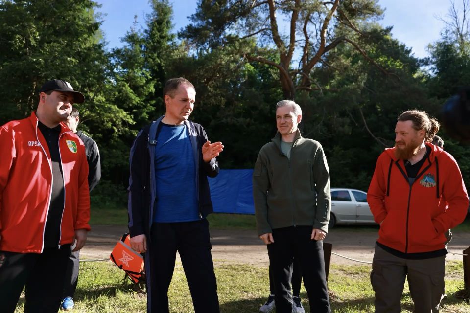 Василий Анохин: Ребята из разных регионов России и зарубежья учатся полезным навыкам и находят новых друзей на Международном туристическом слете "Наш вектор" Василий Анохин: Ребята из разных регионов России и зарубежья учатся полезным навыкам и находят новых друзей на Международном туристическом слете "Наш вектор"
