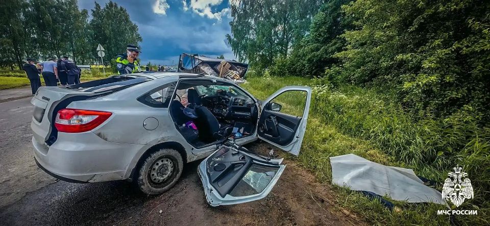 В Смоленской области два человека погибли в ДТП с грузовиком В Смоленской области два человека погибли в ДТП с грузовиком