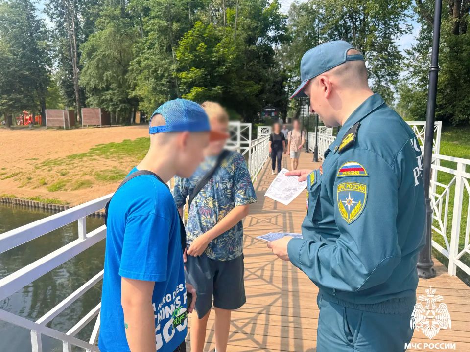 Летний отдых у воды должен быть с соблюдением правил безопасности Летний отдых у воды должен быть с соблюдением правил безопасности