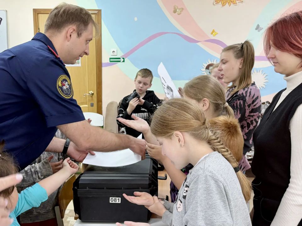 Сотрудники регионального СКР посетили Демидовский социально-реабилитационный центр «Исток» Сотрудники регионального СКР посетили Демидовский социально-реабилитационный центр «Исток»