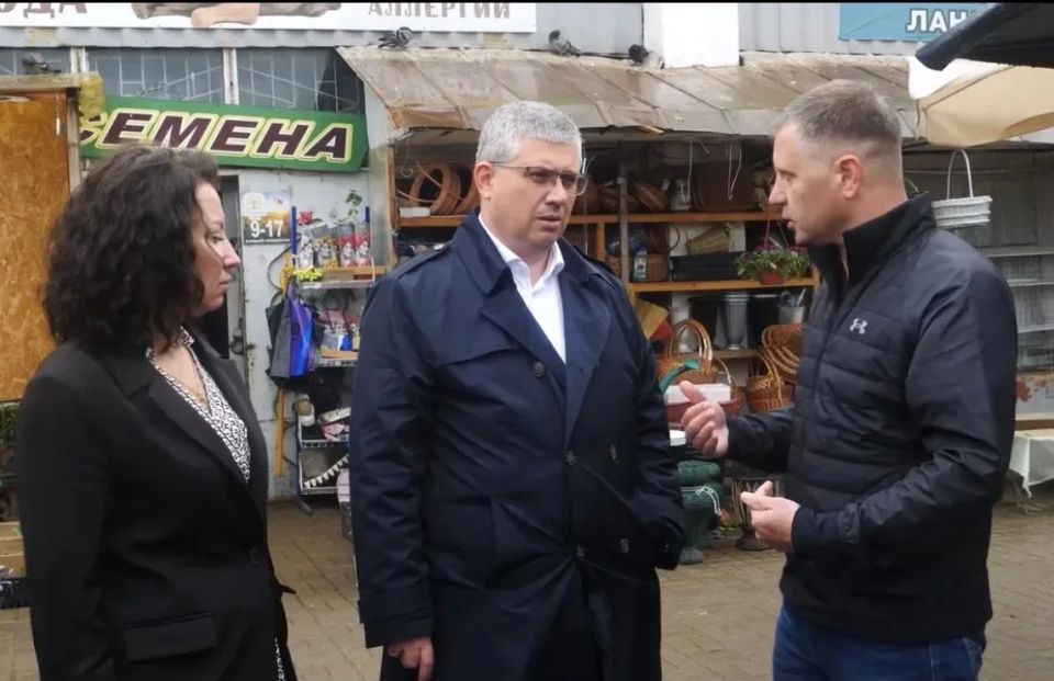 В Смоленске ремонтируют основное здание Заднепровского рынка В Смоленске ремонтируют основное здание Заднепровского рынка