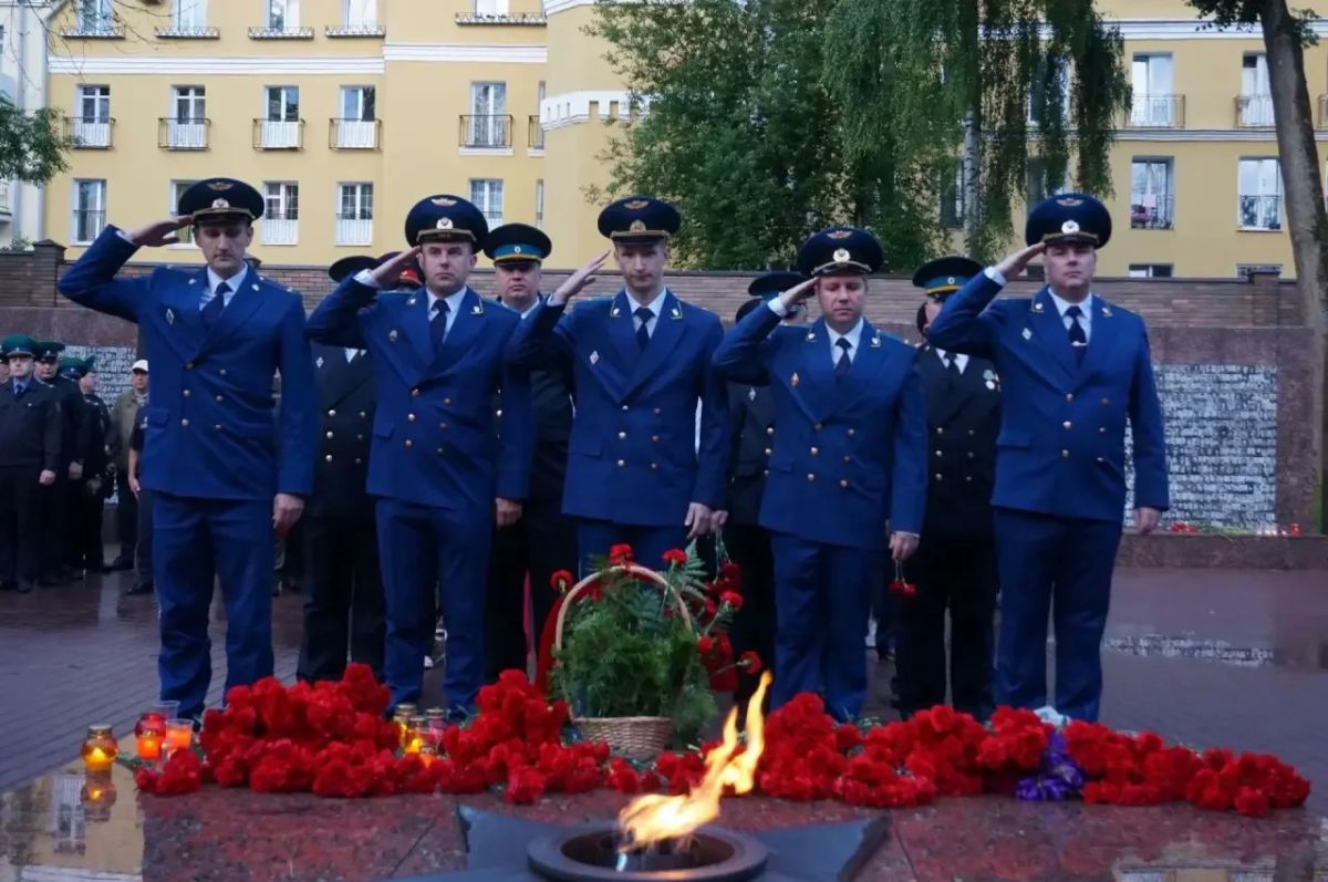 В память о павших: работники прокуратуры Смоленской области почтили память героев Великой Отечественной войны В память о павших: работники прокуратуры Смоленской области почтили память героев Великой Отечественной войны
