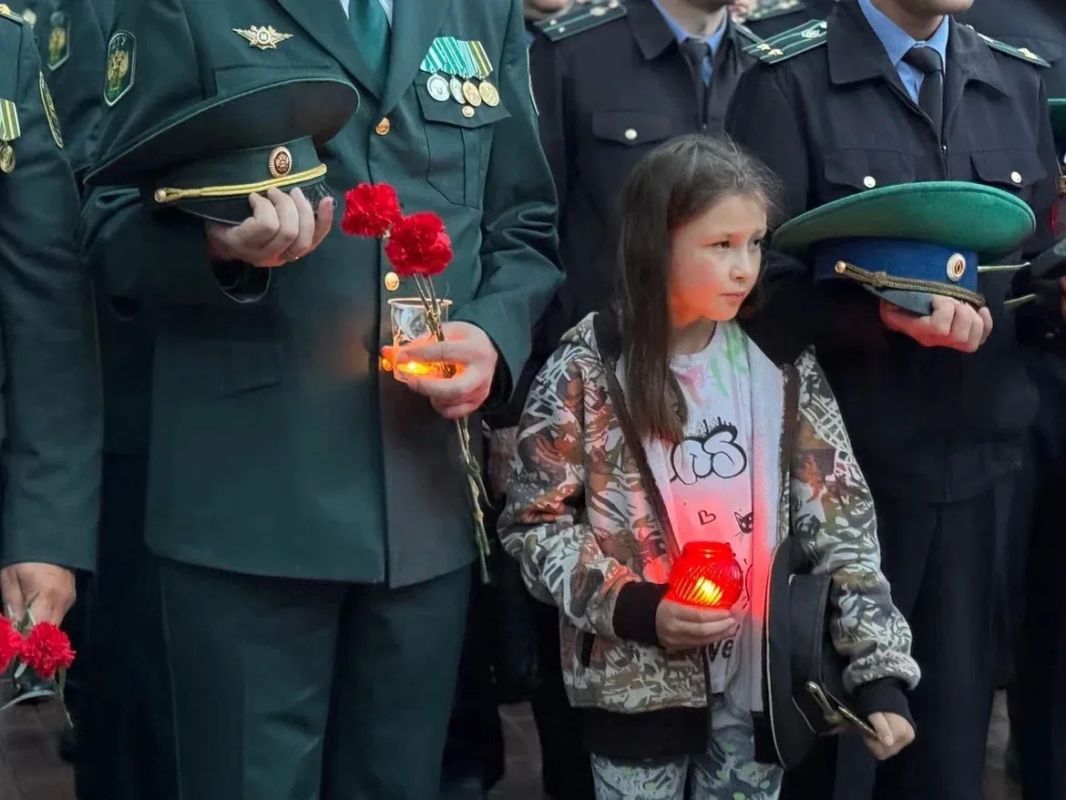 Сегодня в нашей стране – День памяти и скорби Сегодня в нашей стране – День памяти и скорби