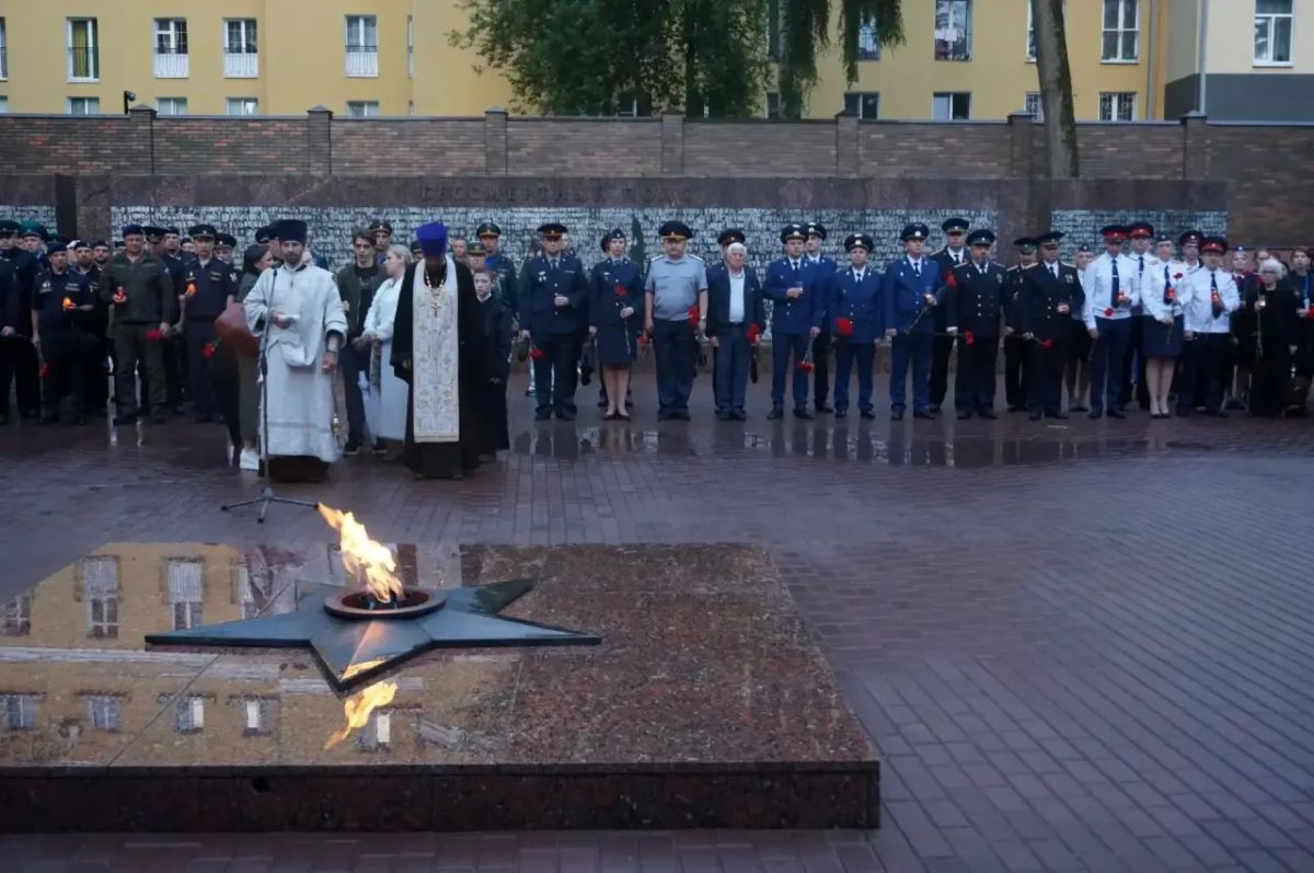 В память о павших: работники прокуратуры Смоленской области почтили память героев Великой Отечественной войны В память о павших: работники прокуратуры Смоленской области почтили память героев Великой Отечественной войны