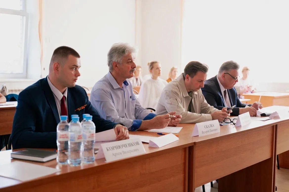 Василий Анохин: Город-герой Смоленск стал площадкой для проведения одного из крупнейших профессиональных конкурсов в сфере архитектуры, благоустройства и сохранения исторической памяти Василий Анохин: Город-герой Смоленск стал площадкой для проведения одного из крупнейших профессиональных конкурсов в сфере архитектуры, благоустройства и сохранения исторической памяти