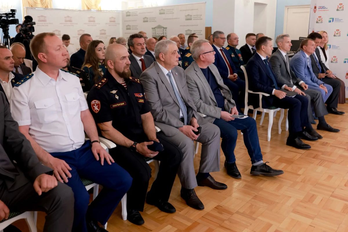 Василий Анохин: Наши герои и гордость! Сегодня в Смоленске состоялась торжественная церемония вручения дипломов выпускникам образовательной программы "Герои СВОего времени Василий Анохин: Наши герои и гордость! Сегодня в Смоленске состоялась торжественная церемония вручения дипломов выпускникам образовательной программы "Герои СВОего времени