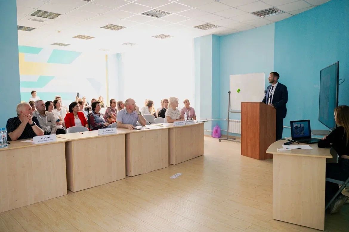 Василий Анохин: Город-герой Смоленск стал площадкой для проведения одного из крупнейших профессиональных конкурсов в сфере архитектуры, благоустройства и сохранения исторической памяти Василий Анохин: Город-герой Смоленск стал площадкой для проведения одного из крупнейших профессиональных конкурсов в сфере архитектуры, благоустройства и сохранения исторической памяти