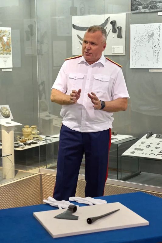 Артефакты XV века: сотрудники регионального СКР передали исторические находки в Смоленский музей-заповедник Артефакты XV века: сотрудники регионального СКР передали исторические находки в Смоленский музей-заповедник