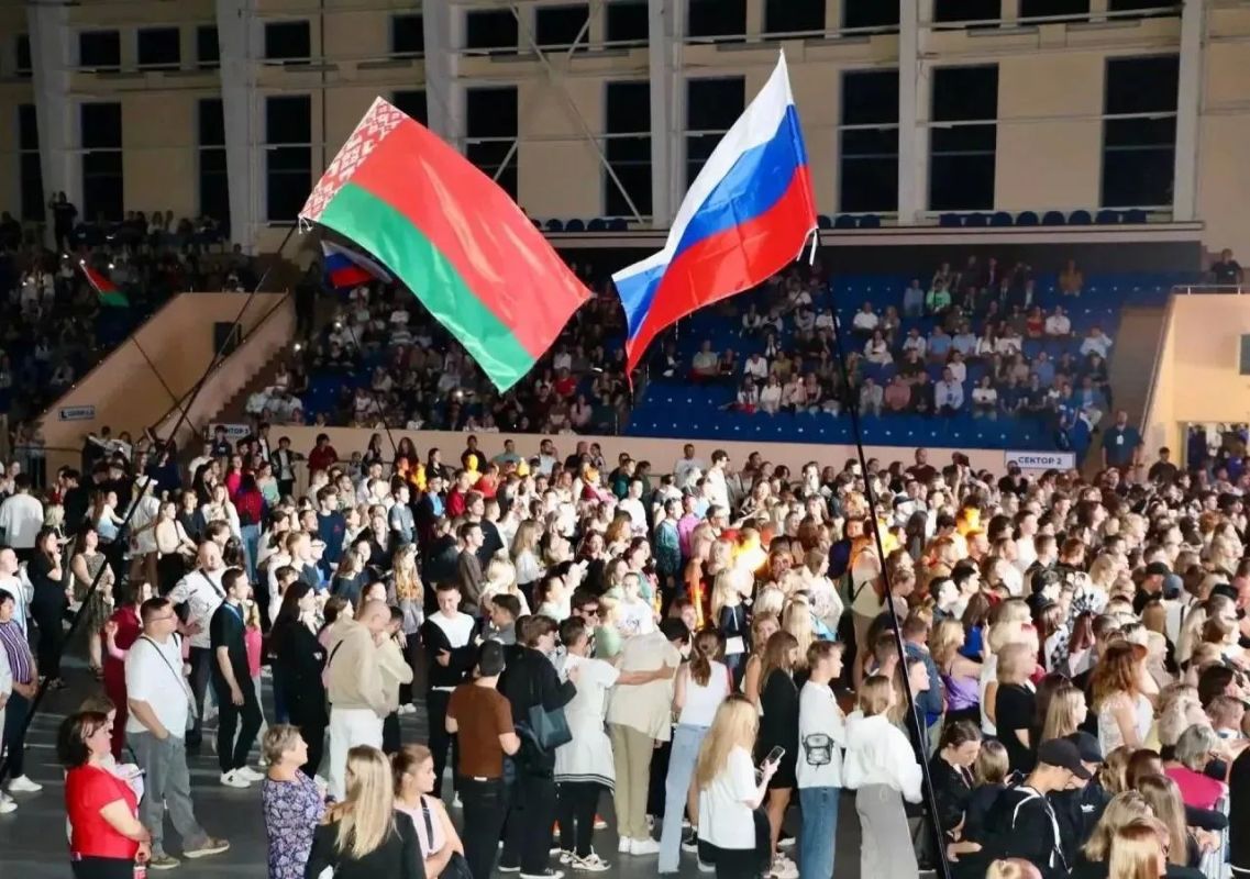 Смоляне поздравляют белорусских соседей с Днем независимости республики Смоляне поздравляют белорусских соседей с Днем независимости республики