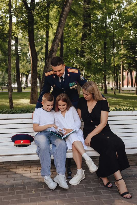 В День семьи, любви и верности, самого трогательного и значимого праздника в России, следственное управление Следственного комитета Российской Федерации по Смоленской области открывает фотопроект «Семья — основа счастья!» В День семьи, любви и верности, самого трогательного и значимого праздника в России, следственное управление Следственного комитета Российской Федерации по Смоленской области открывает фотопроект «Семья — основа счастья!»