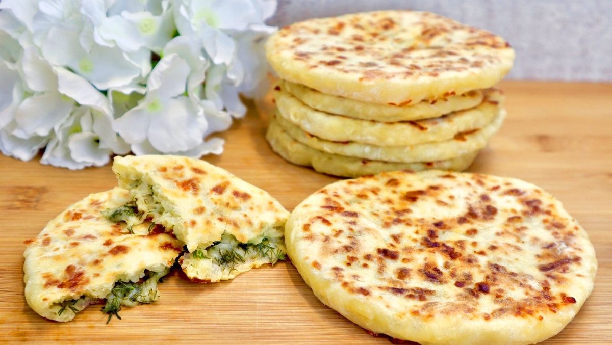Нежные сырные лепешки на кефире: идеальное сочетание простоты и вкуса