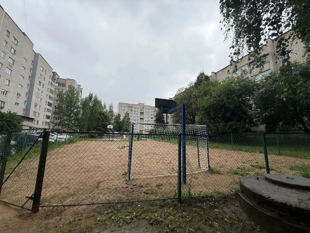 Мэр Смоленска осмотрел территории в Ленинском районе Мэр Смоленска осмотрел территории в Ленинском районе