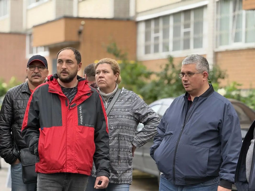 Мэр Смоленска осмотрел территории в Ленинском районе Мэр Смоленска осмотрел территории в Ленинском районе