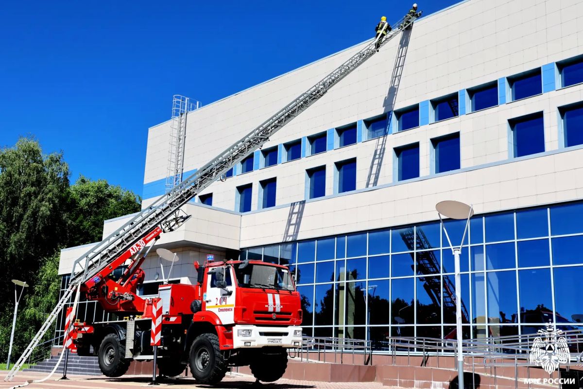 Пожарные учения в главном спорткомплексе Смоленска Пожарные учения в главном спорткомплексе Смоленска