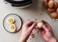 Как заставить яйца легко чиститься: секреты, которые сэкономят ваше время