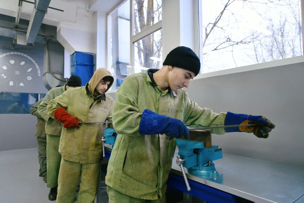 Василий Анохин: Новые возможности для подготовки молодых профессионалов в Смоленской области появляются благодаря федеральному проекту "Профессионалитет" Василий Анохин: Новые возможности для подготовки молодых профессионалов в Смоленской области появляются благодаря федеральному проекту "Профессионалитет"
