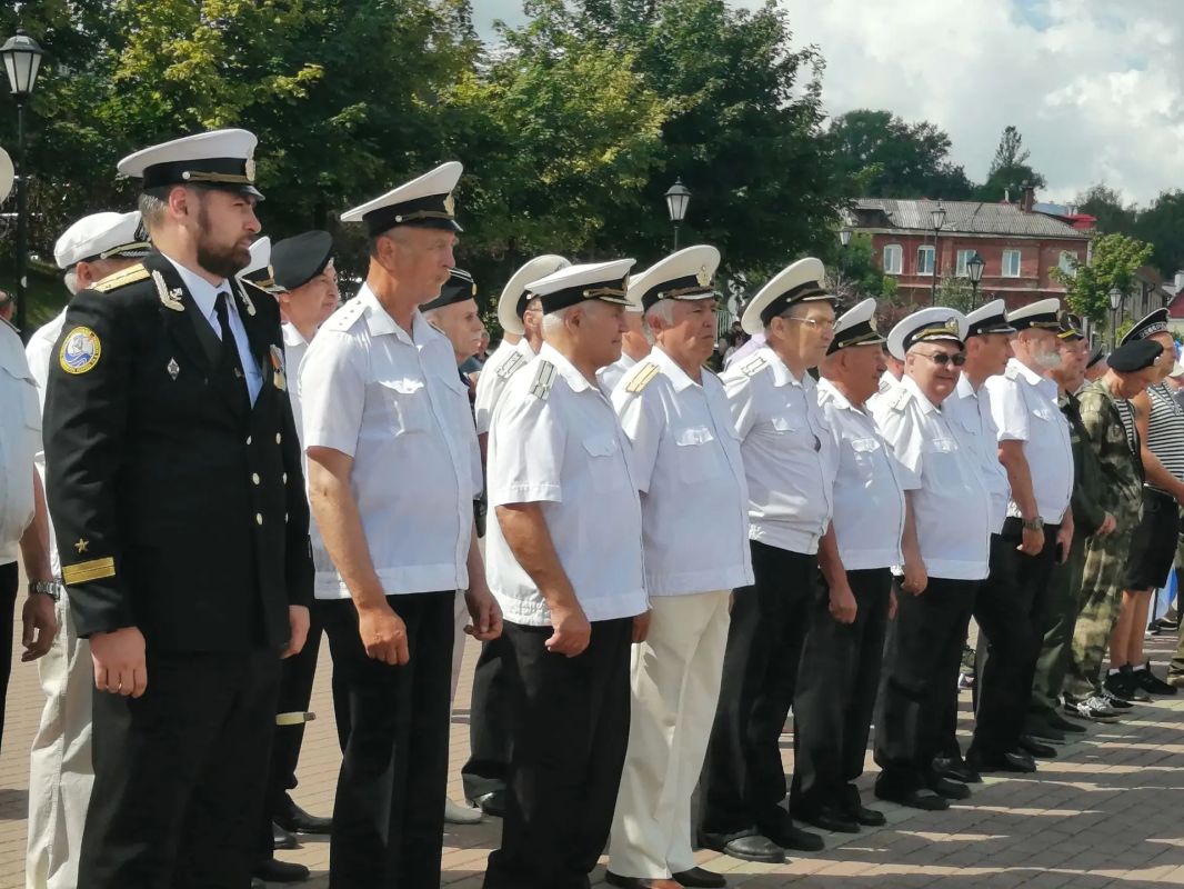 Василий Анохин: Сегодня в России отмечается День Военно-Морского Флота Василий Анохин: Сегодня в России отмечается День Военно-Морского Флота