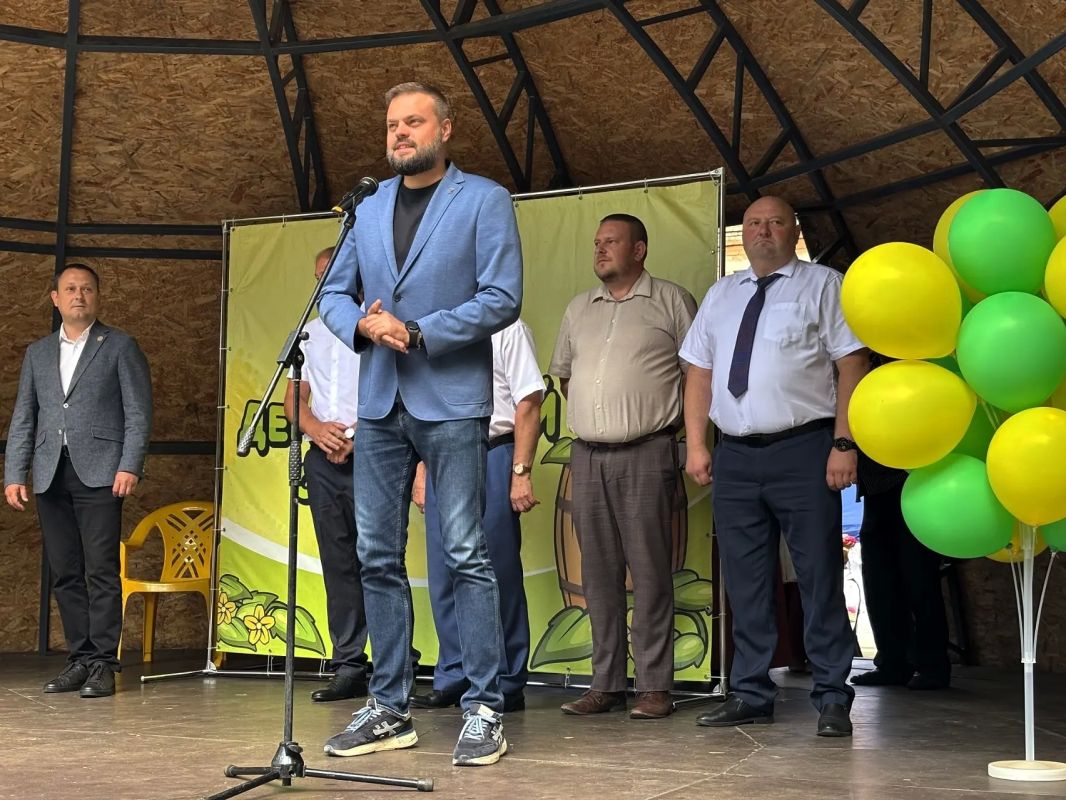 Артём Туров: В городе Демидове на родине нашего земляка Юрия Никулина состоялся масштабный праздник "Его Величество Огурец" Артём Туров: В городе Демидове на родине нашего земляка Юрия Никулина состоялся масштабный праздник "Его Величество Огурец"