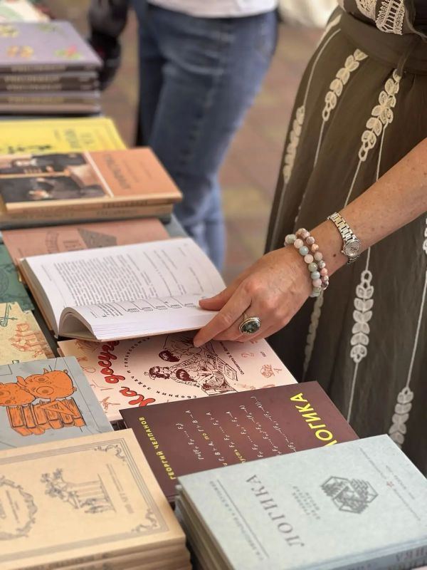 В Смоленске продолжается книжный фестиваль "Гороушна" В Смоленске продолжается книжный фестиваль "Гороушна"