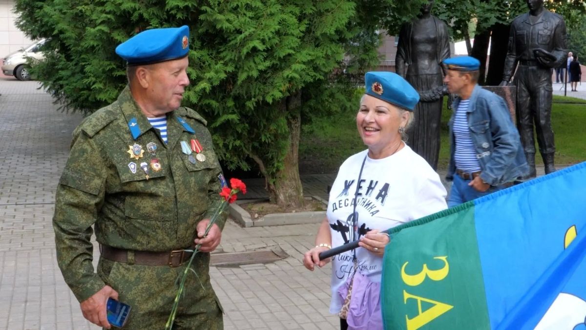 Александр Новиков: Уважаемые воины-десантники, ветераны Воздушно-десантных войск! Александр Новиков: Уважаемые воины-десантники, ветераны Воздушно-десантных войск!