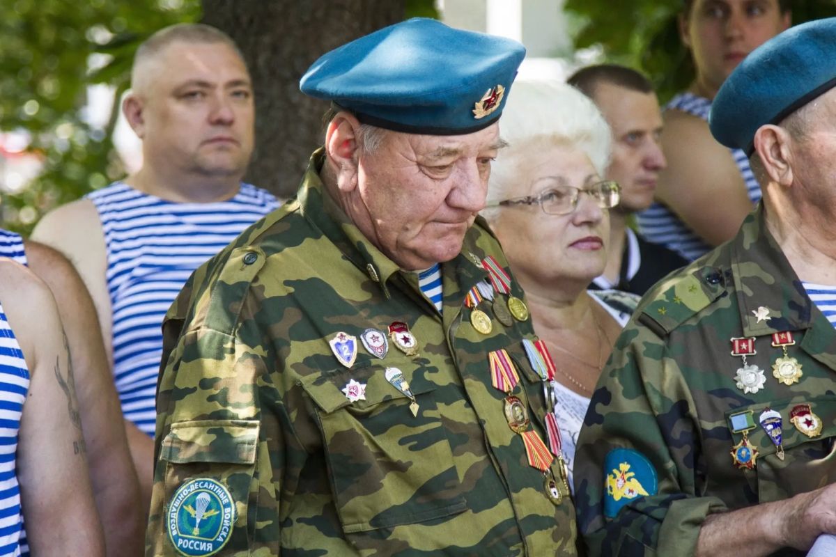 Александр Новиков: Уважаемые воины-десантники, ветераны Воздушно-десантных войск! Александр Новиков: Уважаемые воины-десантники, ветераны Воздушно-десантных войск!