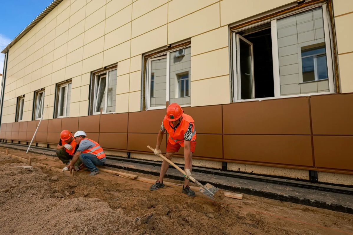 Василий Анохин: Ежегодно во второе воскресенье августа мы поздравляем и благодарим работников и ветеранов строительного комплекса Василий Анохин: Ежегодно во второе воскресенье августа мы поздравляем и благодарим работников и ветеранов строительного комплекса