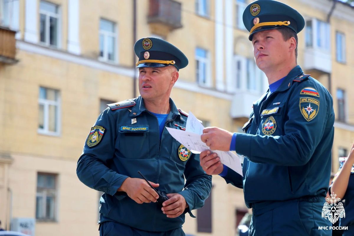 На высоте. В рамках плановых мероприятий по повышению профессионального мастерства и боевой готовности у личного состава 5 пожарно-спасательной части города Смоленска прошло пожарно-тактическое занятие На высоте. В рамках плановых мероприятий по повышению профессионального мастерства и боевой готовности у личного состава 5 пожарно-спасательной части города Смоленска прошло пожарно-тактическое занятие