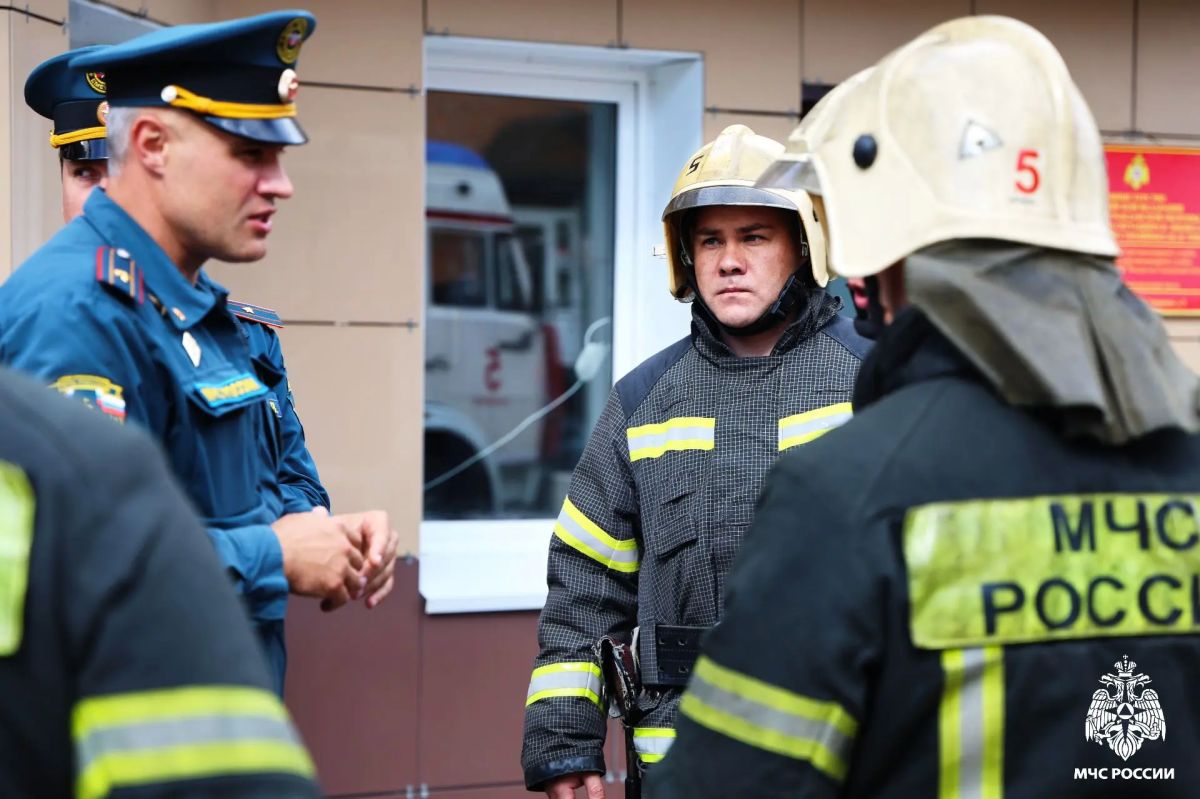 На высоте. В рамках плановых мероприятий по повышению профессионального мастерства и боевой готовности у личного состава 5 пожарно-спасательной части города Смоленска прошло пожарно-тактическое занятие На высоте. В рамках плановых мероприятий по повышению профессионального мастерства и боевой готовности у личного состава 5 пожарно-спасательной части города Смоленска прошло пожарно-тактическое занятие