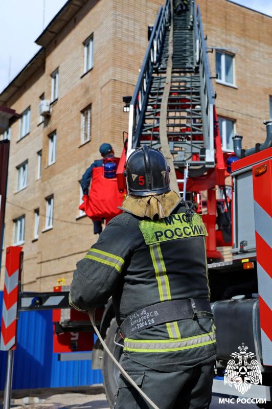 На высоте. В рамках плановых мероприятий по повышению профессионального мастерства и боевой готовности у личного состава 5 пожарно-спасательной части города Смоленска прошло пожарно-тактическое занятие На высоте. В рамках плановых мероприятий по повышению профессионального мастерства и боевой готовности у личного состава 5 пожарно-спасательной части города Смоленска прошло пожарно-тактическое занятие