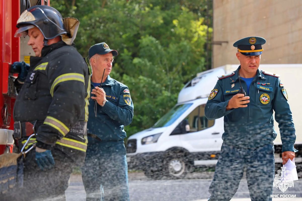 На высоте. В рамках плановых мероприятий по повышению профессионального мастерства и боевой готовности у личного состава 5 пожарно-спасательной части города Смоленска прошло пожарно-тактическое занятие На высоте. В рамках плановых мероприятий по повышению профессионального мастерства и боевой готовности у личного состава 5 пожарно-спасательной части города Смоленска прошло пожарно-тактическое занятие
