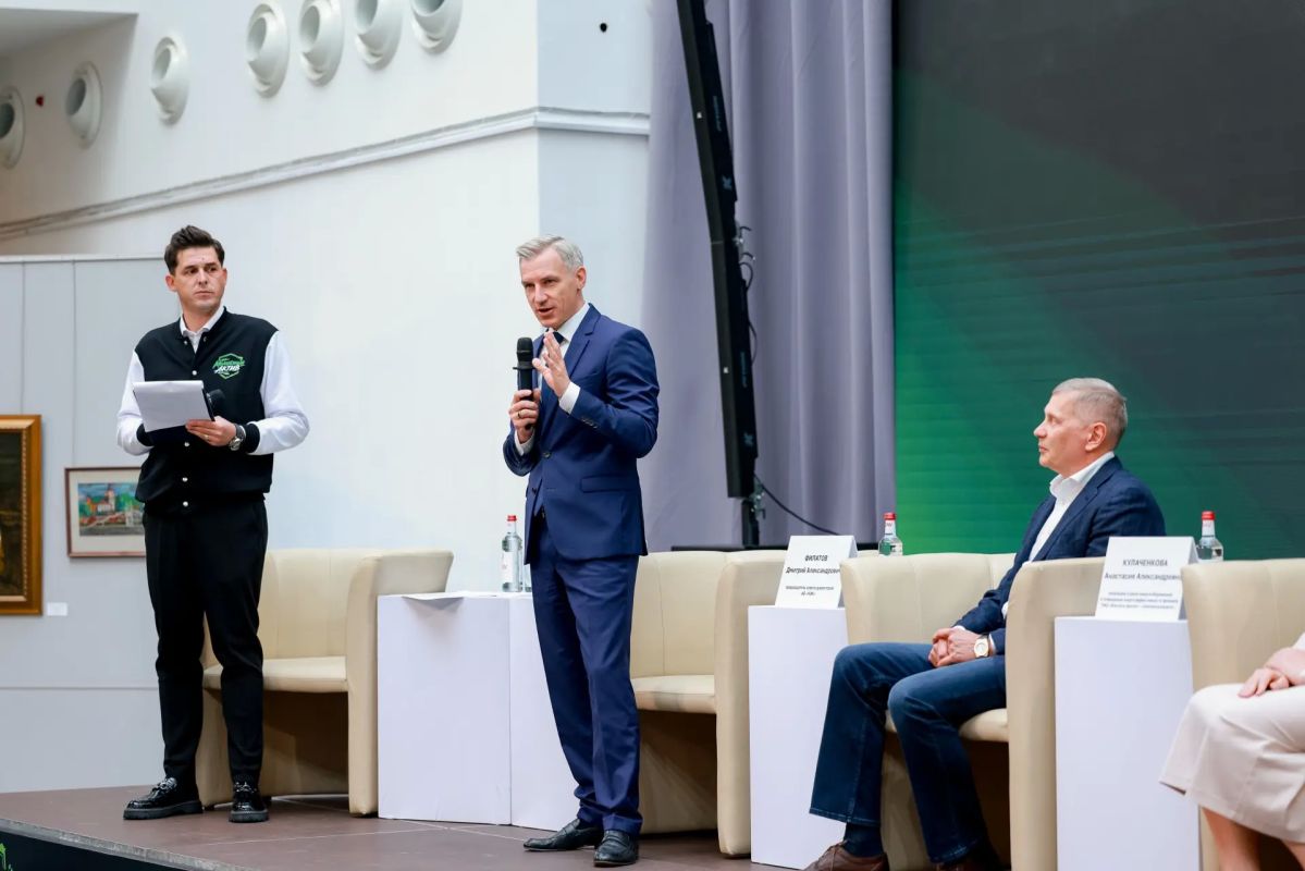 Василий Анохин: Сегодня в Смоленске – Молодежной столице России 2026 года – собрались молодые профессионалы, которые уже сейчас вносят свой вклад в развитие российской промышленности и энергетики Василий Анохин: Сегодня в Смоленске – Молодежной столице России 2026 года – собрались молодые профессионалы, которые уже сейчас вносят свой вклад в развитие российской промышленности и энергетики