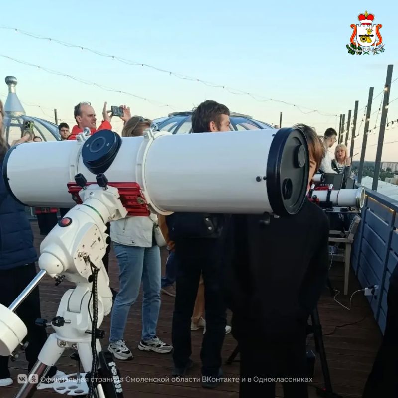В Смоленске наблюдали частное солнечное затмение В Смоленске наблюдали частное солнечное затмение