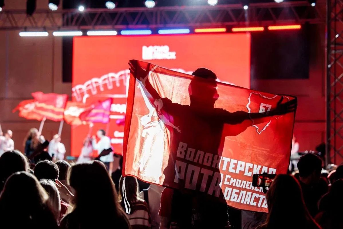 "Каждый имеет право попросить о помощи и обязанность помочь" – это девиз Всероссийского добровольческого молодежного общественного движения "За патриотическое, духовно-нравственное воспитание молодежи "Волонтерская Рота... "Каждый имеет право попросить о помощи и обязанность помочь" – это девиз Всероссийского добровольческого молодежного общественного движения "За патриотическое, духовно-нравственное воспитание молодежи "Волонтерская Рота...
