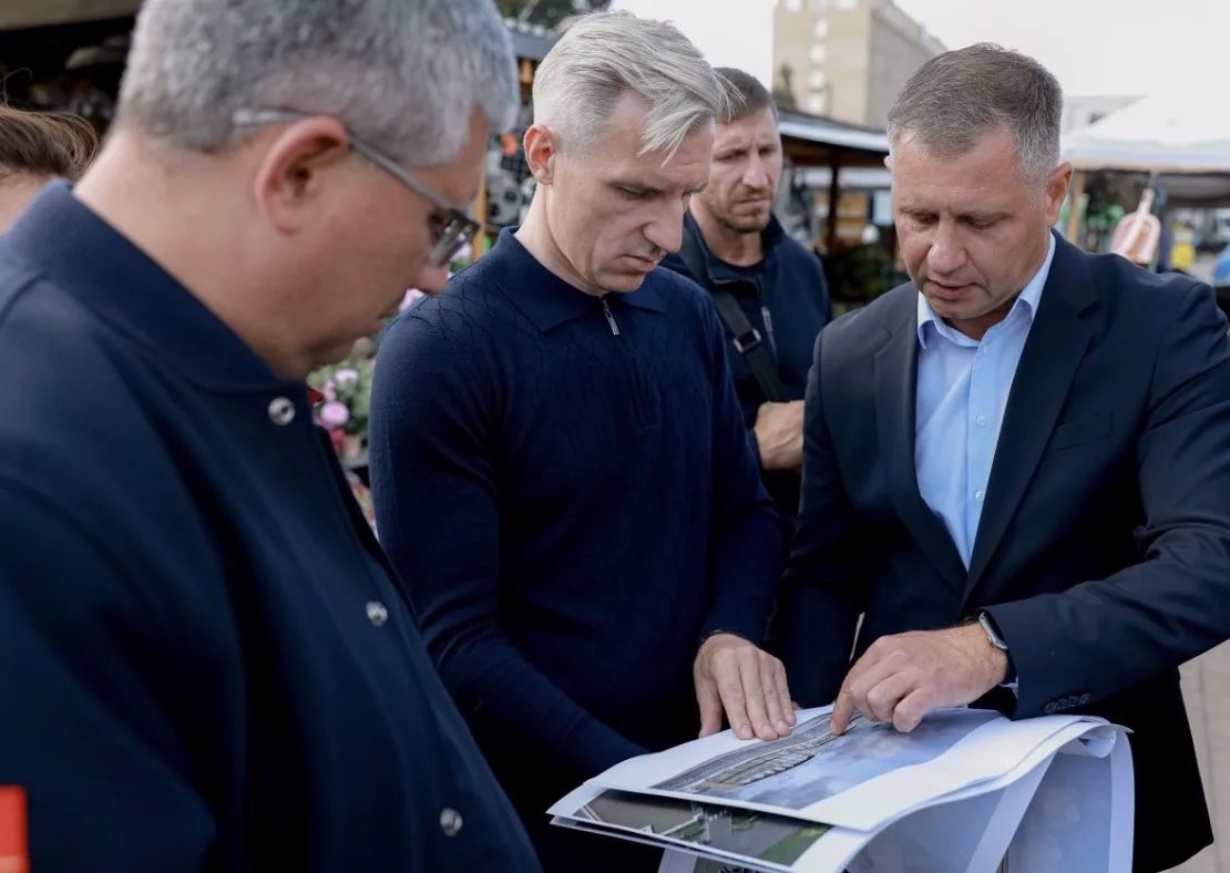 Василий Анохин: Продолжая объезд объектов в Заднепровском районе Смоленска, осмотрел ход ремонта еще одного значимого для смолян объекта – Заднепровского рынка Василий Анохин: Продолжая объезд объектов в Заднепровском районе Смоленска, осмотрел ход ремонта еще одного значимого для смолян объекта – Заднепровского рынка