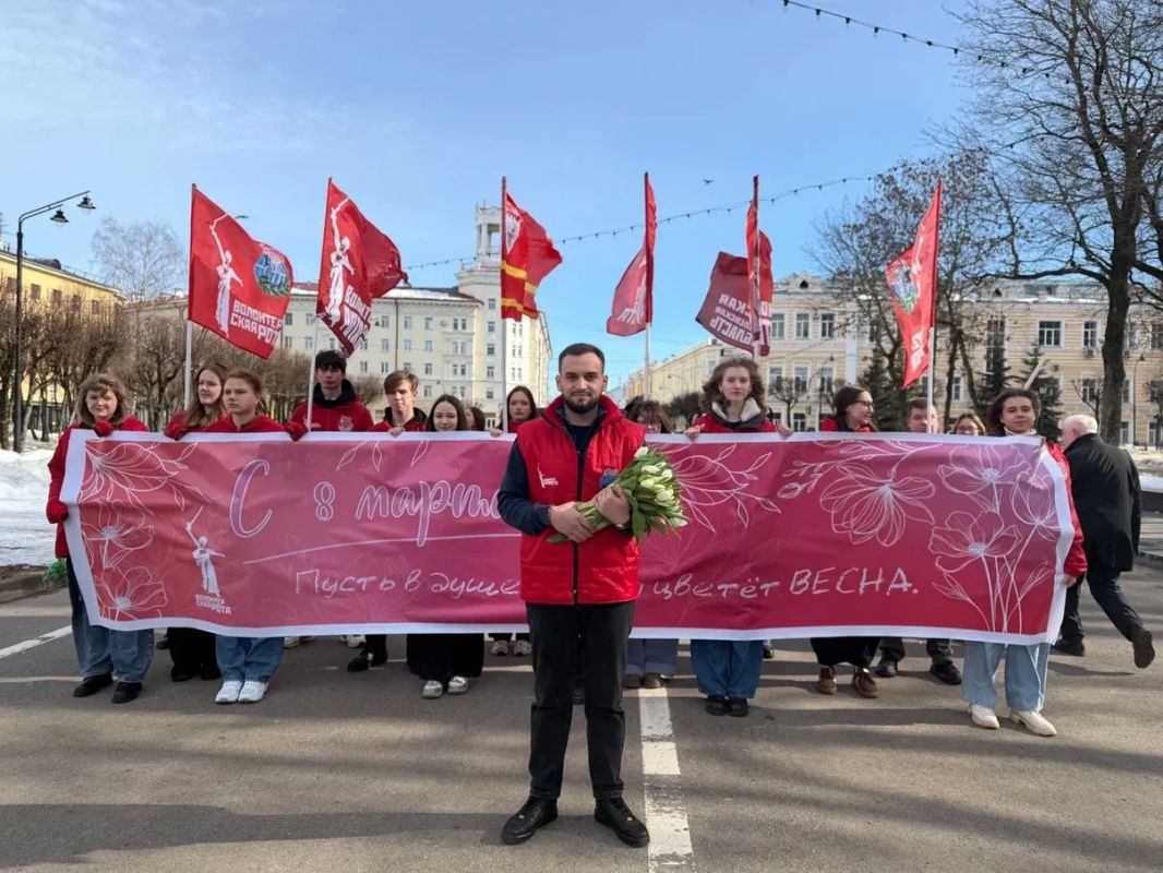 "Каждый имеет право попросить о помощи и обязанность помочь" – это девиз Всероссийского добровольческого молодежного общественного движения "За патриотическое, духовно-нравственное воспитание молодежи "Волонтерская Рота... "Каждый имеет право попросить о помощи и обязанность помочь" – это девиз Всероссийского добровольческого молодежного общественного движения "За патриотическое, духовно-нравственное воспитание молодежи "Волонтерская Рота...