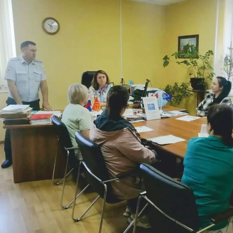 В минувшую пятницу в Кадровом центре Руднянского округа прошел важный урок финансовой безопасности В минувшую пятницу в Кадровом центре Руднянского округа прошел важный урок финансовой безопасности