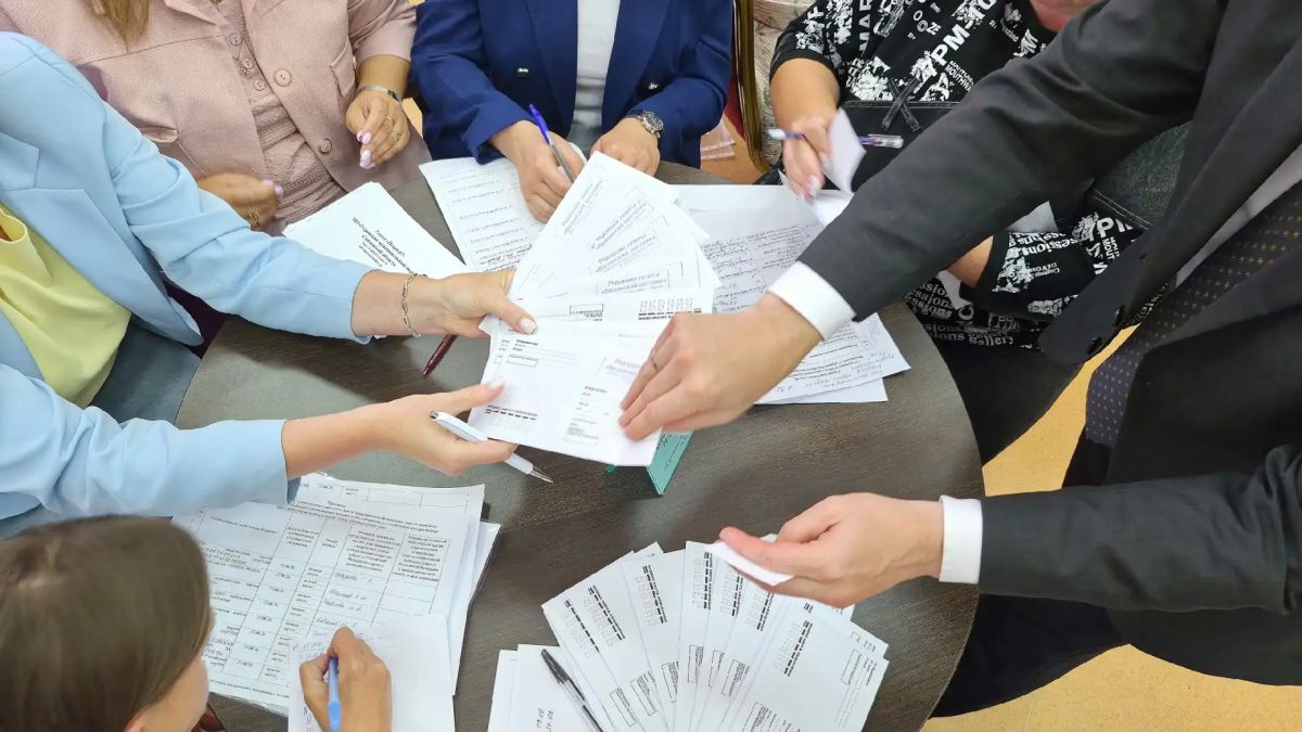 В рамках избирательной кампании по выборам депутатов Государственной Думы состоялась жеребьевка по распределению бесплатного эфирного времени и печатной площади между политическими партиями и зарегистрированными кандидатами В рамках избирательной кампании по выборам депутатов Государственной Думы состоялась жеребьевка по распределению бесплатного эфирного времени и печатной площади между политическими партиями и зарегистрированными кандидатами