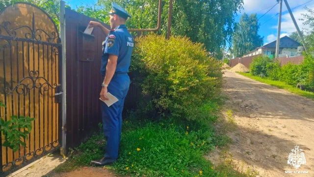 Безопасный дачный сезон. Сотрудники МЧС России провели профилактическую работу с дачниками садовых товариществ Смоленска Безопасный дачный сезон. Сотрудники МЧС России провели профилактическую работу с дачниками садовых товариществ Смоленска