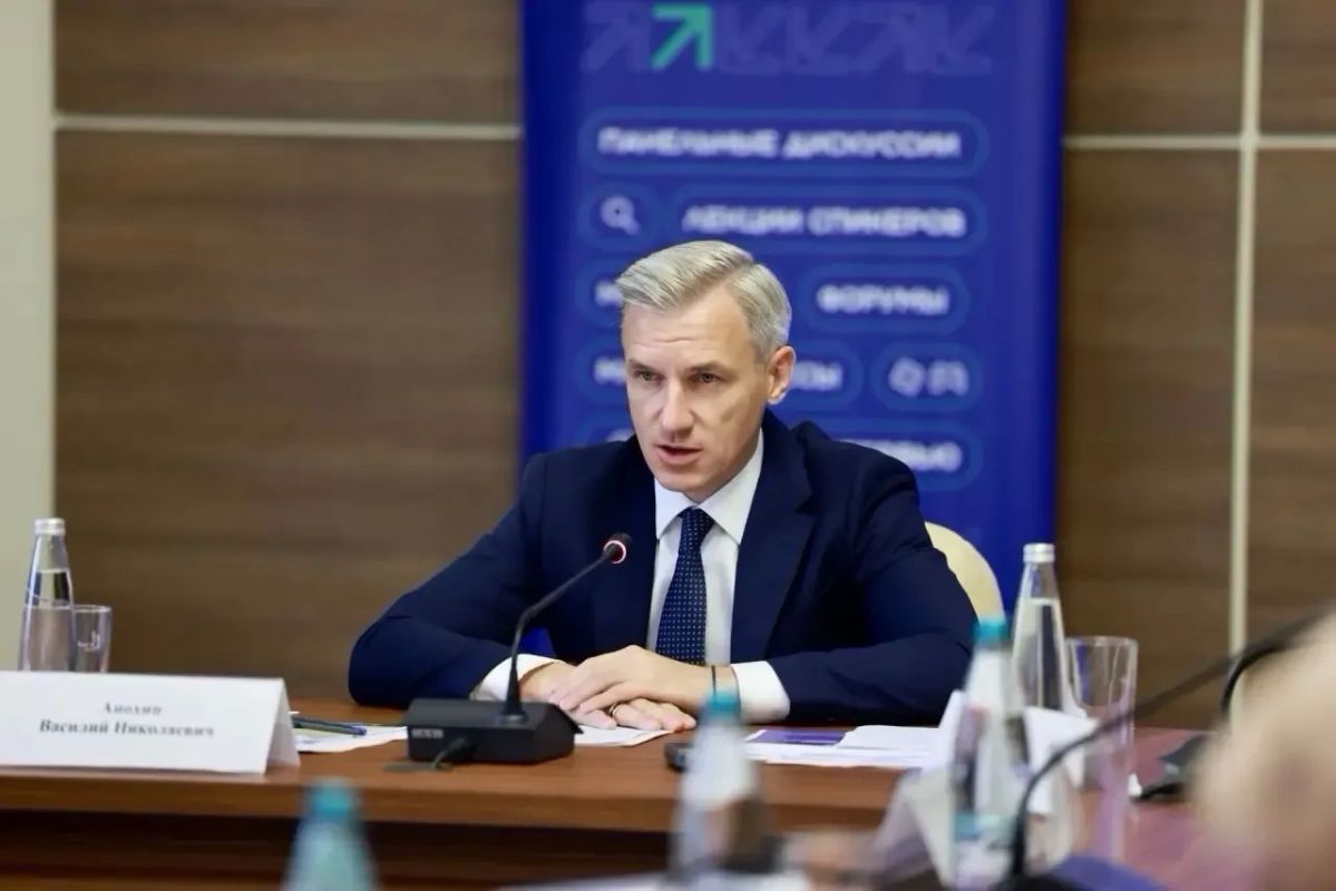 Василий Анохин: Общество "Знание" сегодня – это не просто хранитель традиций просвещения, а современная высокотехнологичная платформа Василий Анохин: Общество "Знание" сегодня – это не просто хранитель традиций просвещения, а современная высокотехнологичная платформа