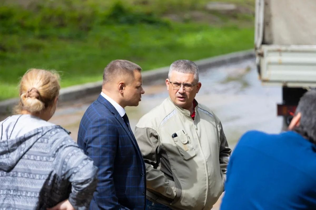 Александр Новиков: Продолжаем держать на контроле ситуацию на склоне между улицами Большой Советской и Парижской Коммуны Александр Новиков: Продолжаем держать на контроле ситуацию на склоне между улицами Большой Советской и Парижской Коммуны