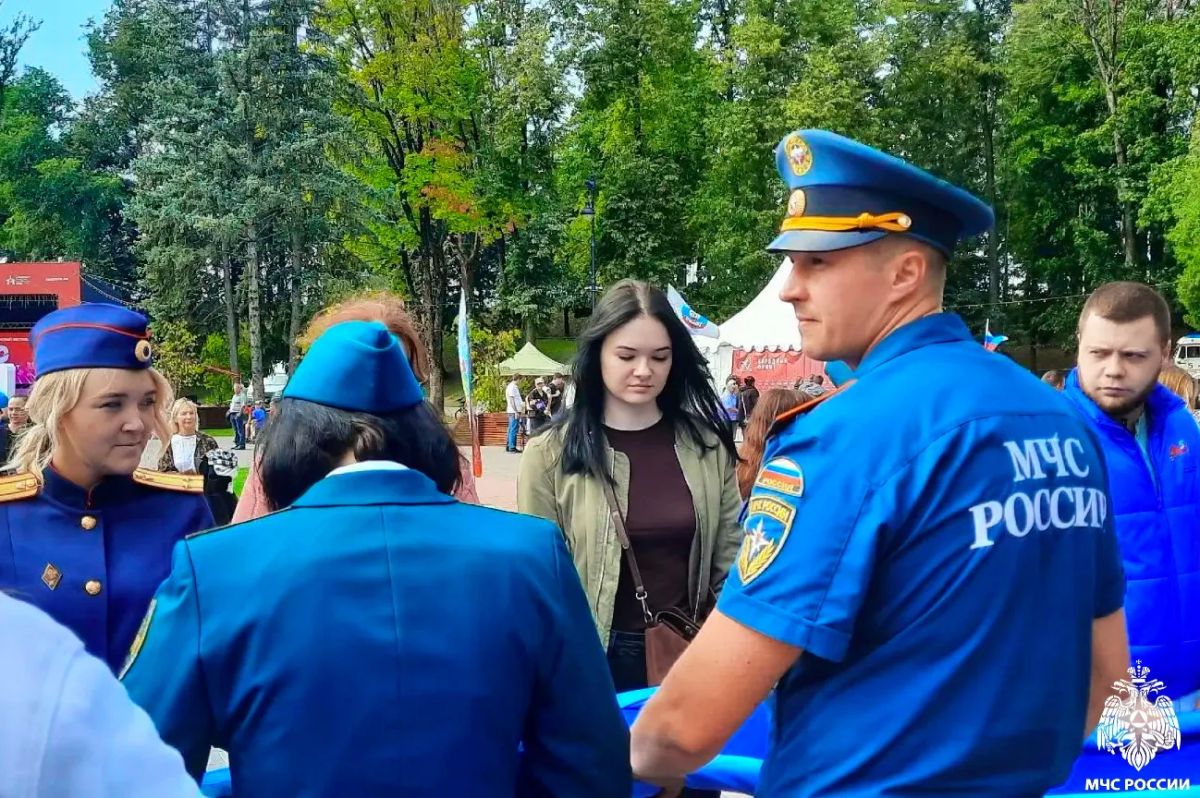 День Флага в Смоленске!. Сегодня на массовом поле в Смоленске развернулось по-настоящему масштабное событие День Флага в Смоленске!. Сегодня на массовом поле в Смоленске развернулось по-настоящему масштабное событие