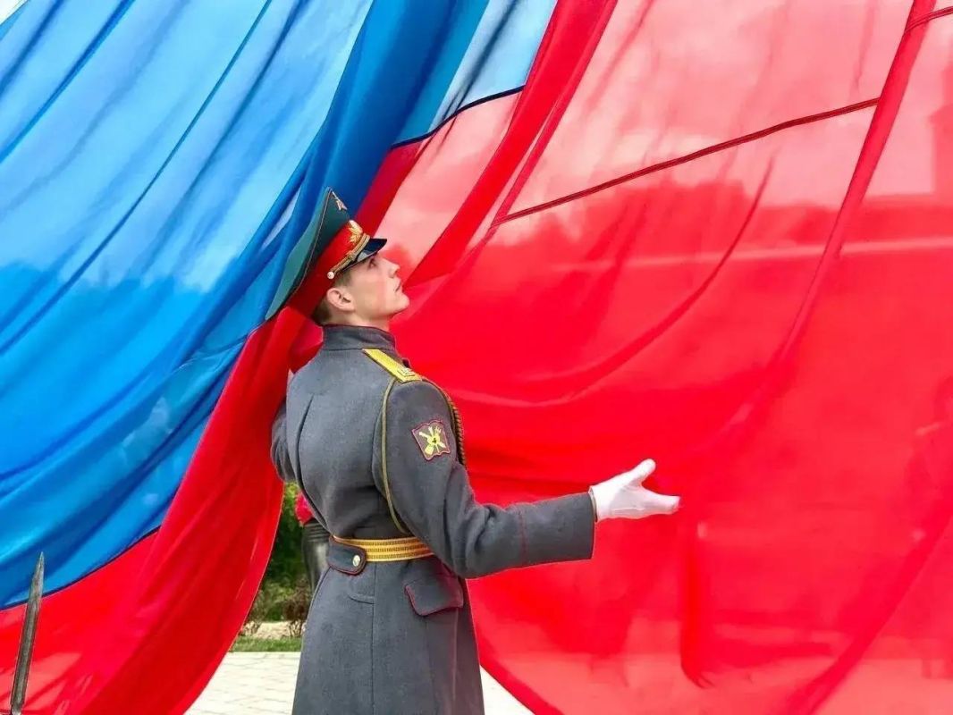 Василий Анохин: Сегодня отмечается День Государственного флага Российской Федерации! Василий Анохин: Сегодня отмечается День Государственного флага Российской Федерации!