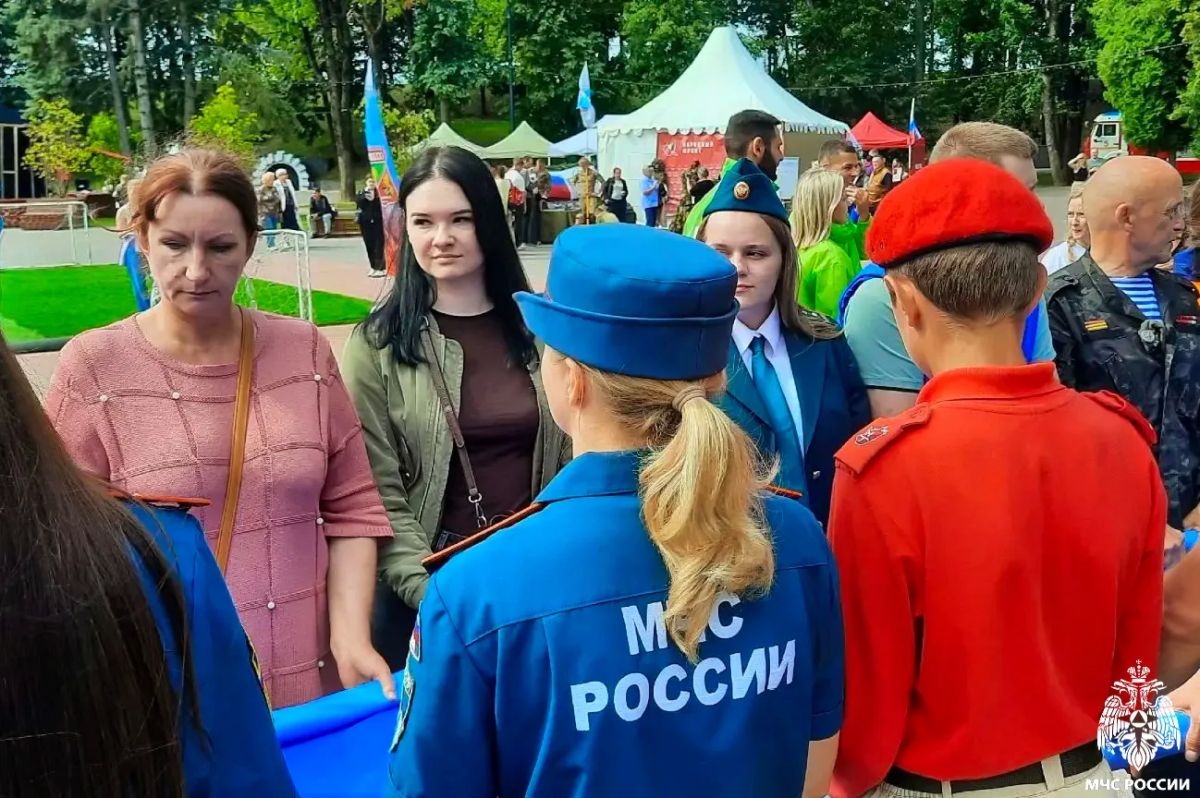 День Флага в Смоленске!. Сегодня на массовом поле в Смоленске развернулось по-настоящему масштабное событие День Флага в Смоленске!. Сегодня на массовом поле в Смоленске развернулось по-настоящему масштабное событие