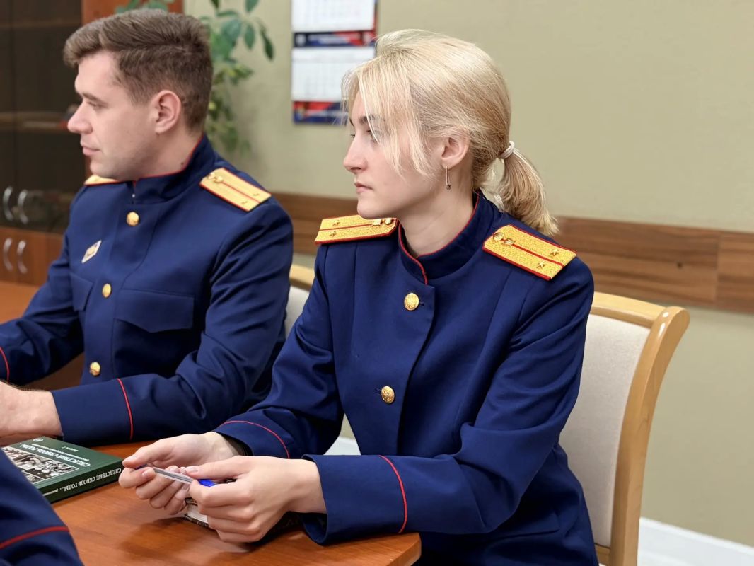 В СУ СК России по Смоленской области состоялась встреча ветерана следствия с молодыми сотрудниками В СУ СК России по Смоленской области состоялась встреча ветерана следствия с молодыми сотрудниками
