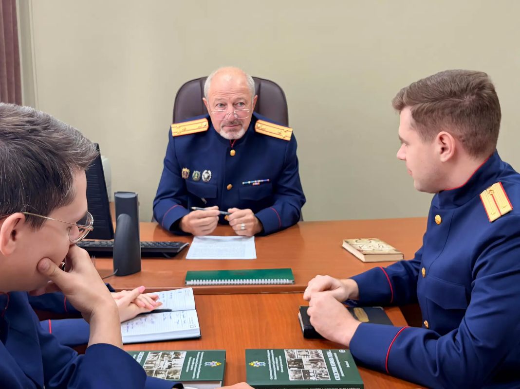 В СУ СК России по Смоленской области состоялась встреча ветерана следствия с молодыми сотрудниками В СУ СК России по Смоленской области состоялась встреча ветерана следствия с молодыми сотрудниками