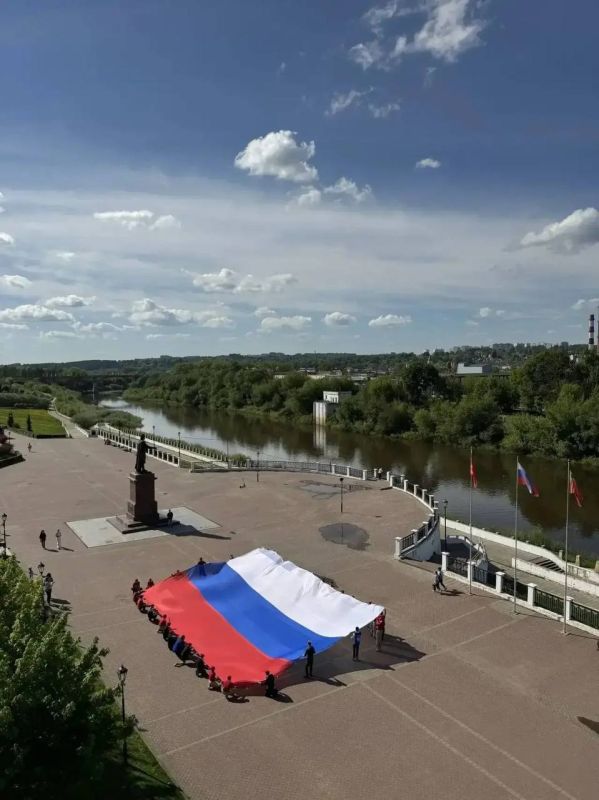 Василий Анохин: Сегодня отмечается День Государственного флага Российской Федерации! Василий Анохин: Сегодня отмечается День Государственного флага Российской Федерации!